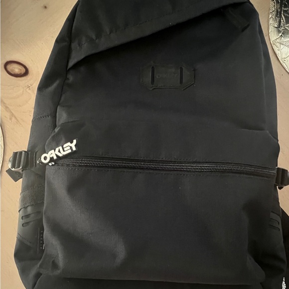 Oakley Black Men's Backpack - Picture 1 of 6